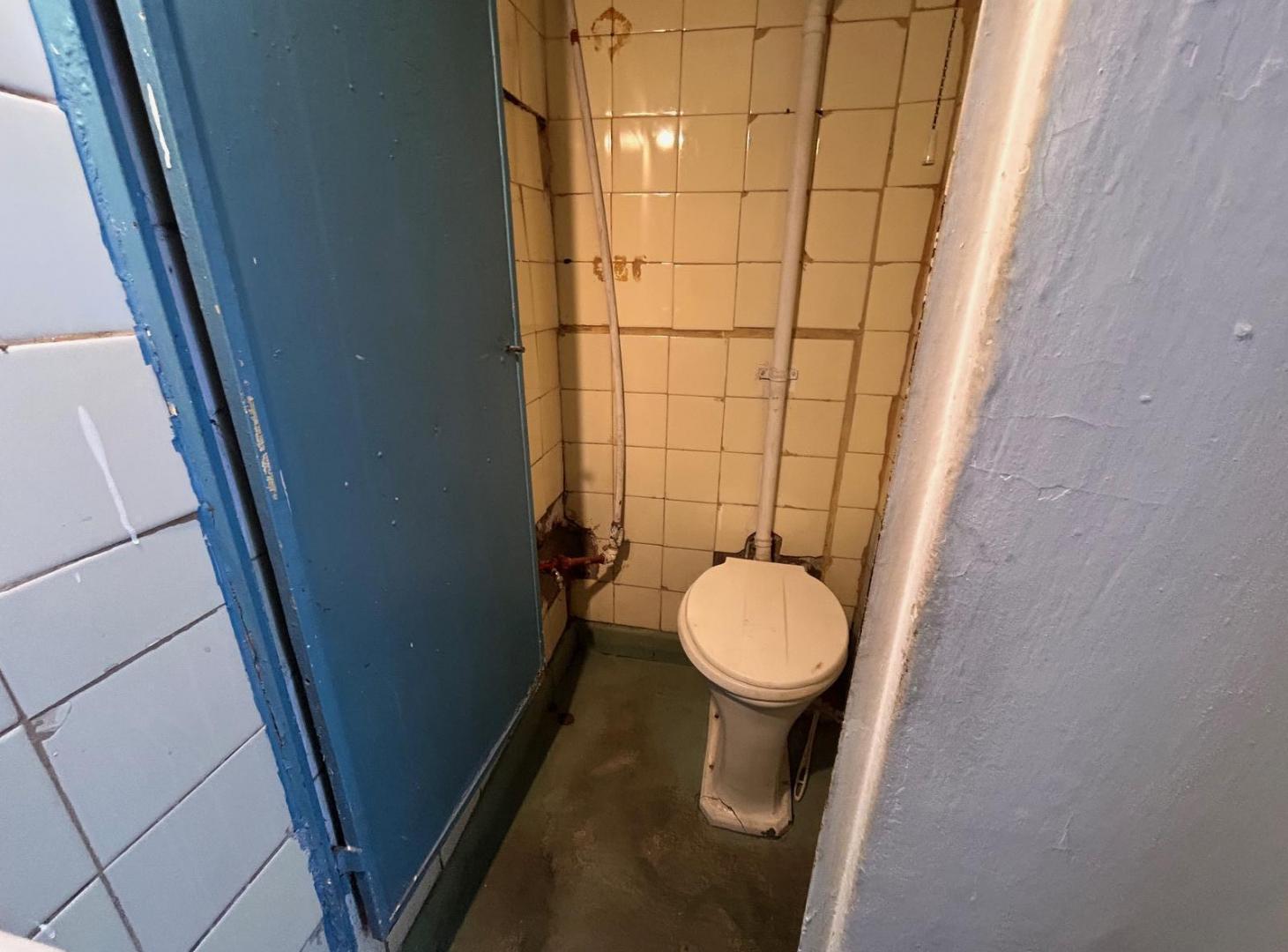 Foto de Local comercial con persiana manual, en Villa Santa Rita en alquiler., imagen 4