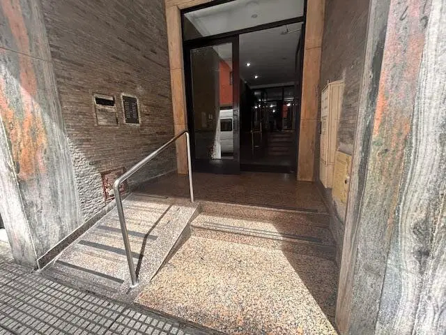 Local comercial en san telmo con cuerpo de 3 pisos de oficinas en venta 2
