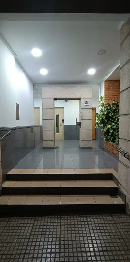 3 ambientes en semipiso al frente muy luminoso 2