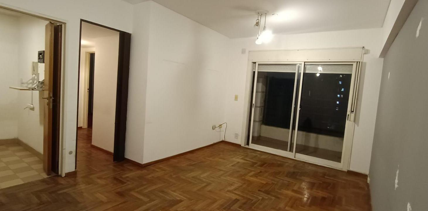 3 ambientes en semipiso al frente muy luminoso