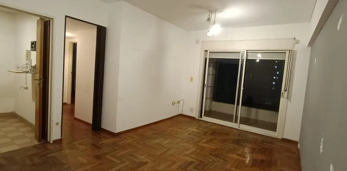3 ambientes en semipiso al frente muy luminoso 5