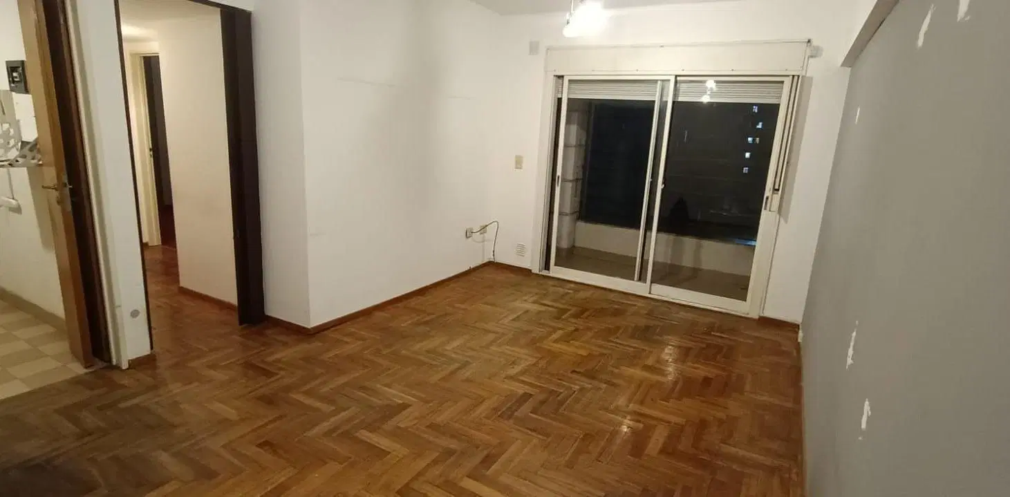 3 ambientes en semipiso al frente muy luminoso 4