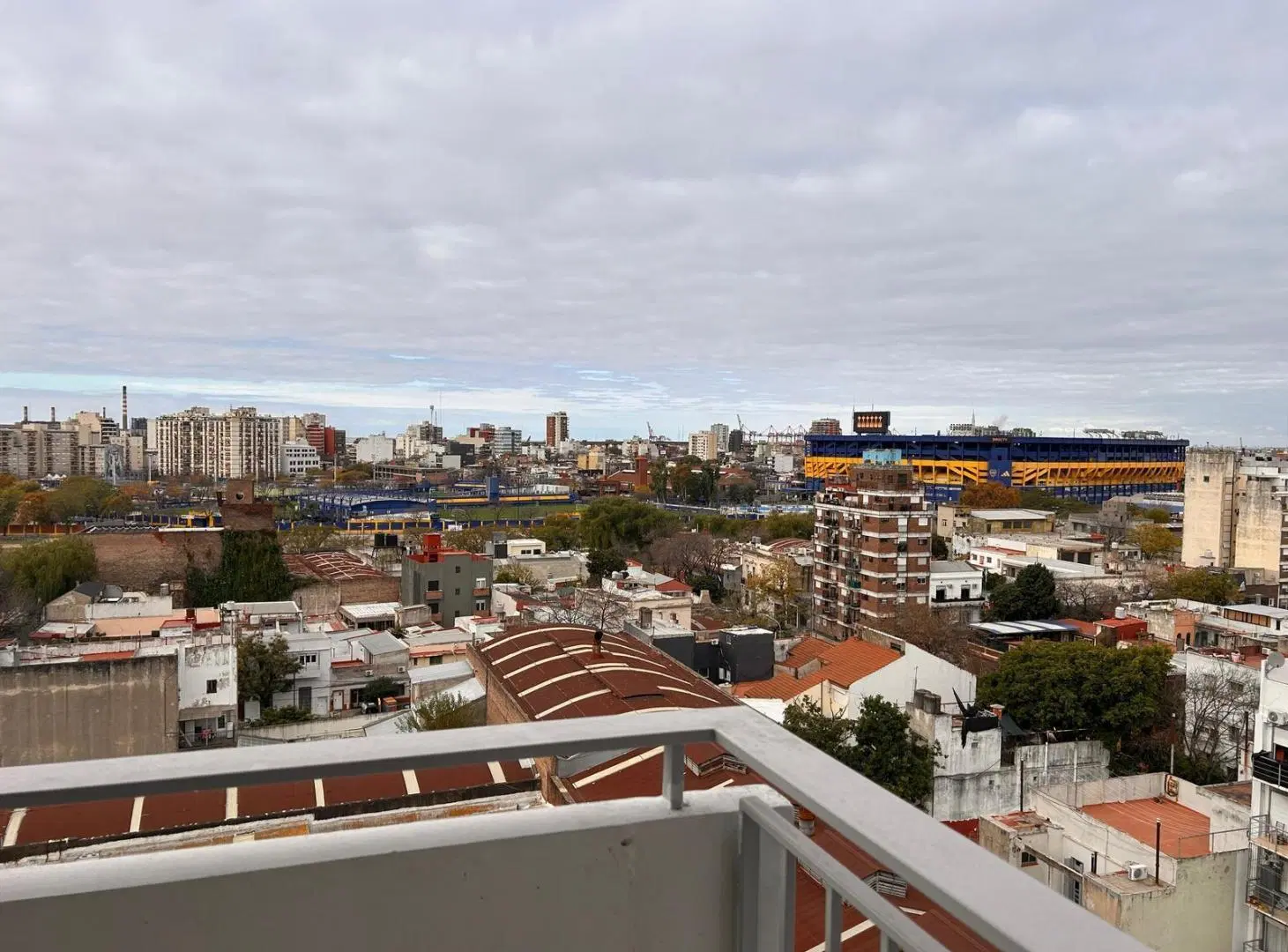 Monoambiente con balcon en edificio moderno en La Boca en alquiler 2