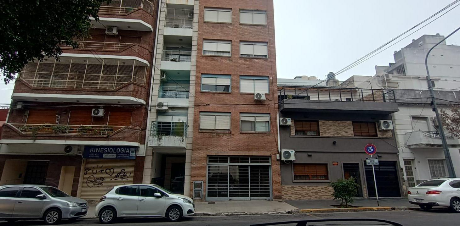 Foto de Dpto 3 ambientes en semipiso al frente con balcón en alquiler en Villa, imagen 4