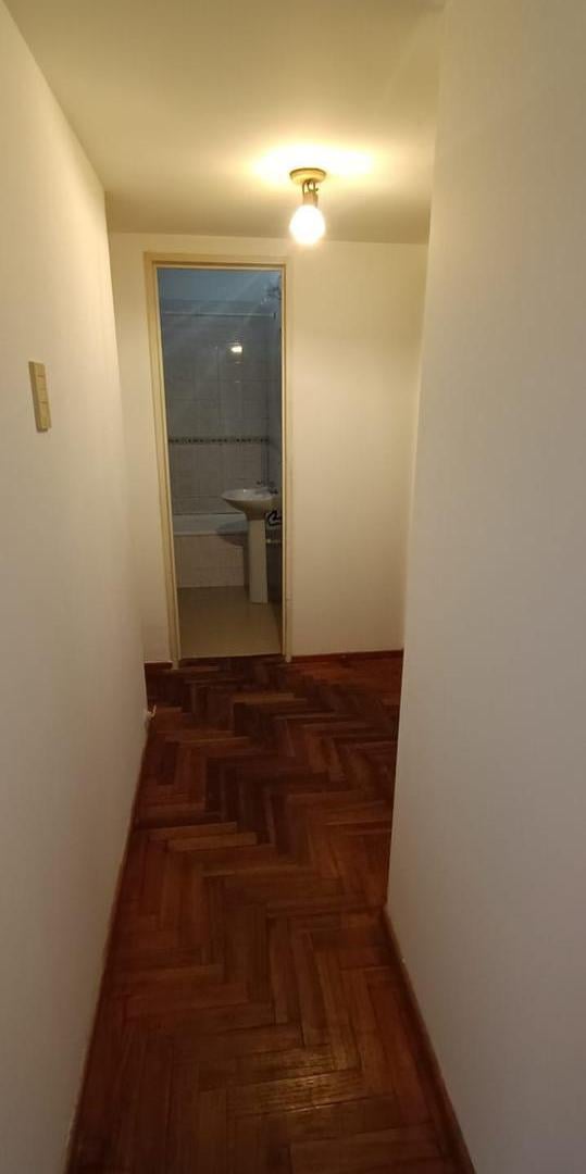 Foto de Dpto 3 ambientes en semipiso al frente con balcón en alquiler en Villa, imagen 5