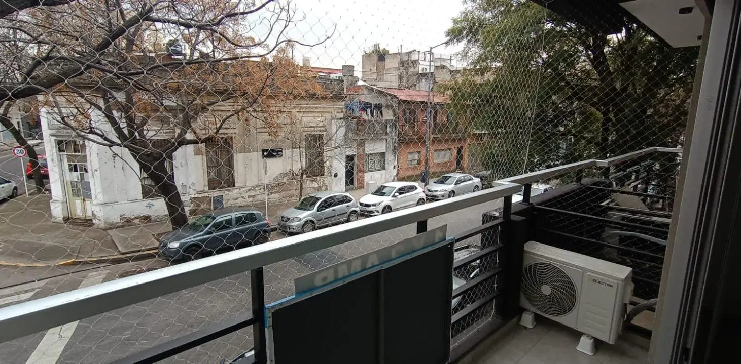 Departamento monoambiente amplio con balcón, luminoso en alquiler en Boedo 4