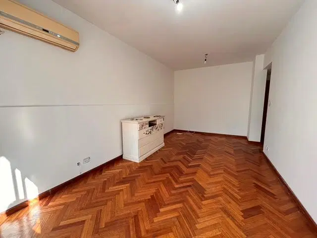 Departamento 2 amb con excelente patio terraza de 7x8 con parrilla, en alquiler en Caballito 3