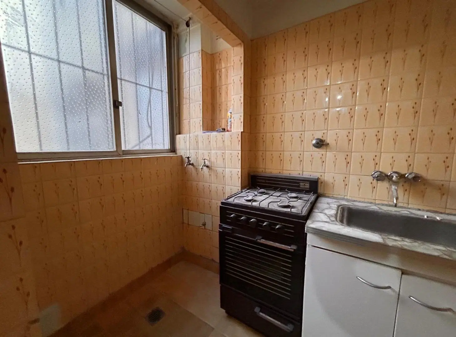 Departamento 2 amb cocina separada, primer piso por escalera en venta en Almagro 5
