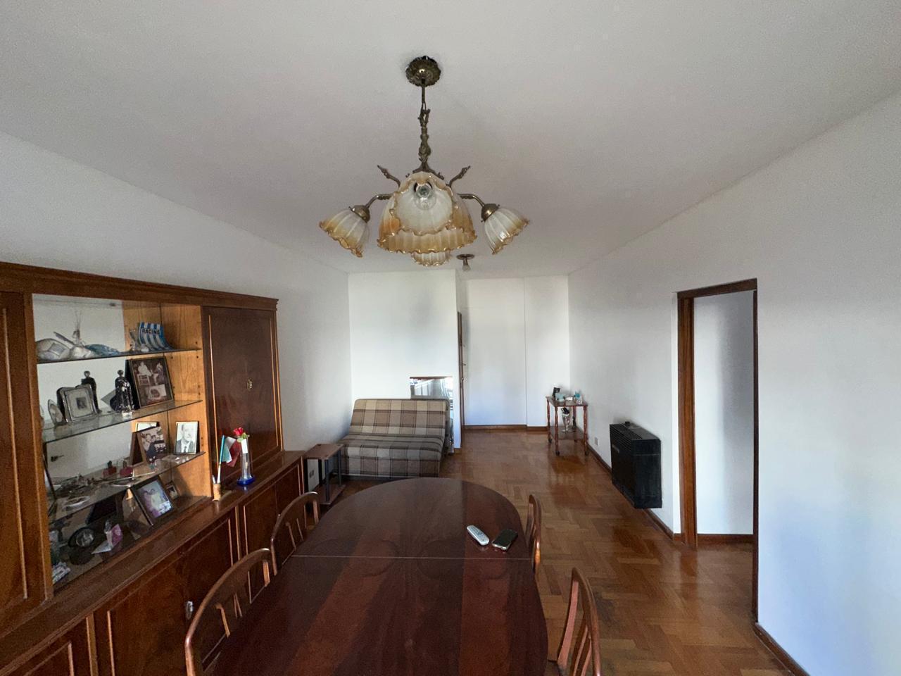 Foto de Departamento 2 ambientes al contrafrente con cochera cubierta en venta, imagen 1