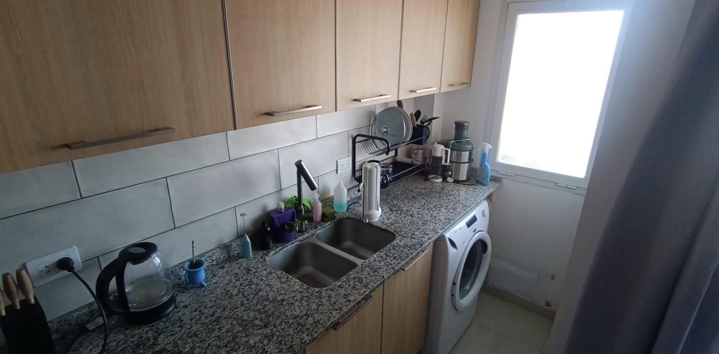 Foto de Departamento 2 ambientes con cochera y balcón con parrilla en venta en, imagen 4
