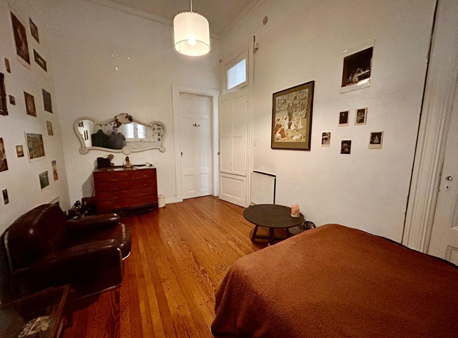Foto de Departamento 3 amb, tipo ph, sobre Av. Rivadavia en venta en Almagro, imagen 1