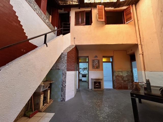 Foto de Venta en Block en Esquina con 2 dptos de 5 y 3 amb con Entrada Indep en, imagen 5
