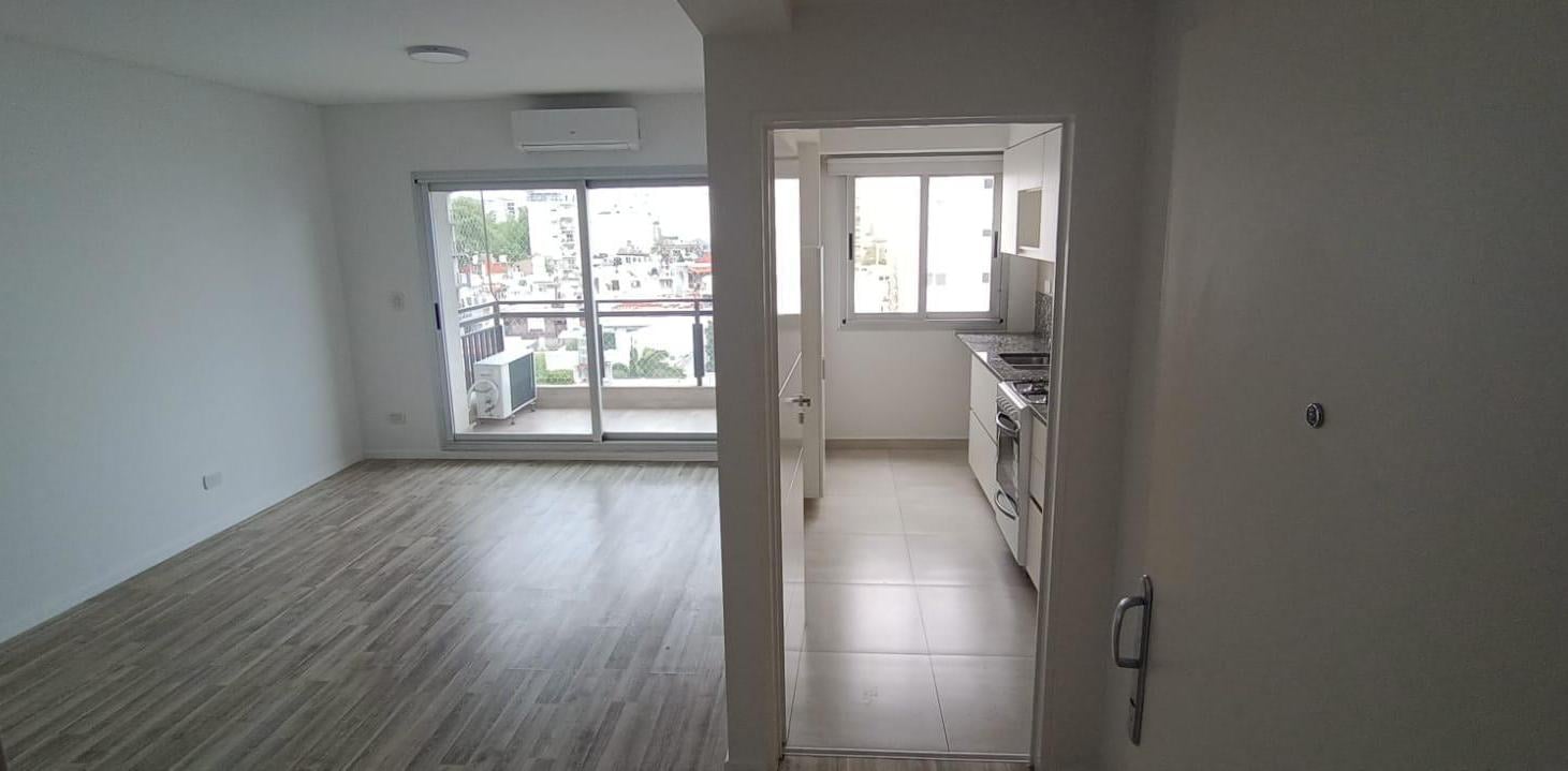 Foto de Semipiso 2 ambientes con balcón al frente, cochera, muy luminoso, en, imagen 2