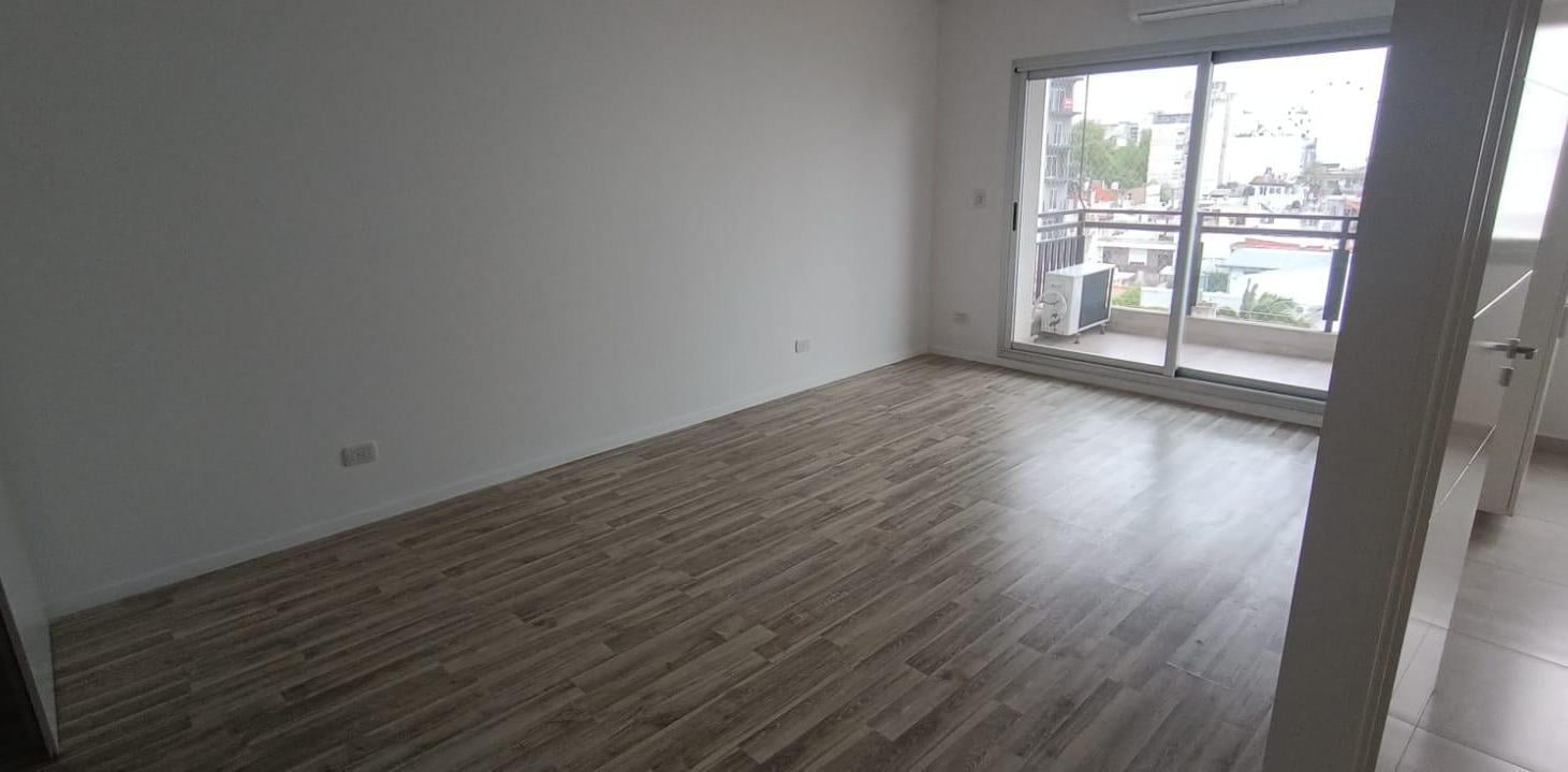 Foto de Semipiso 2 ambientes con balcón al frente, cochera, muy luminoso, en, imagen 3