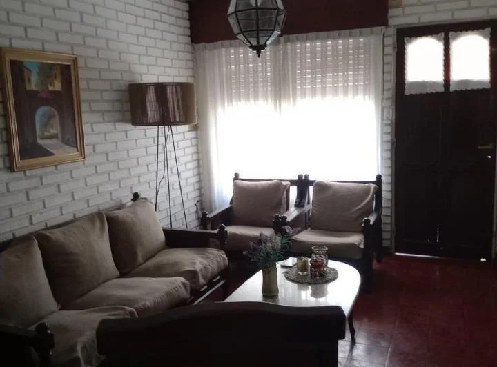 Casa 3 dormitorios - Patio con pileta - Juan Jose Olleros al 200- B° San Salvador 4