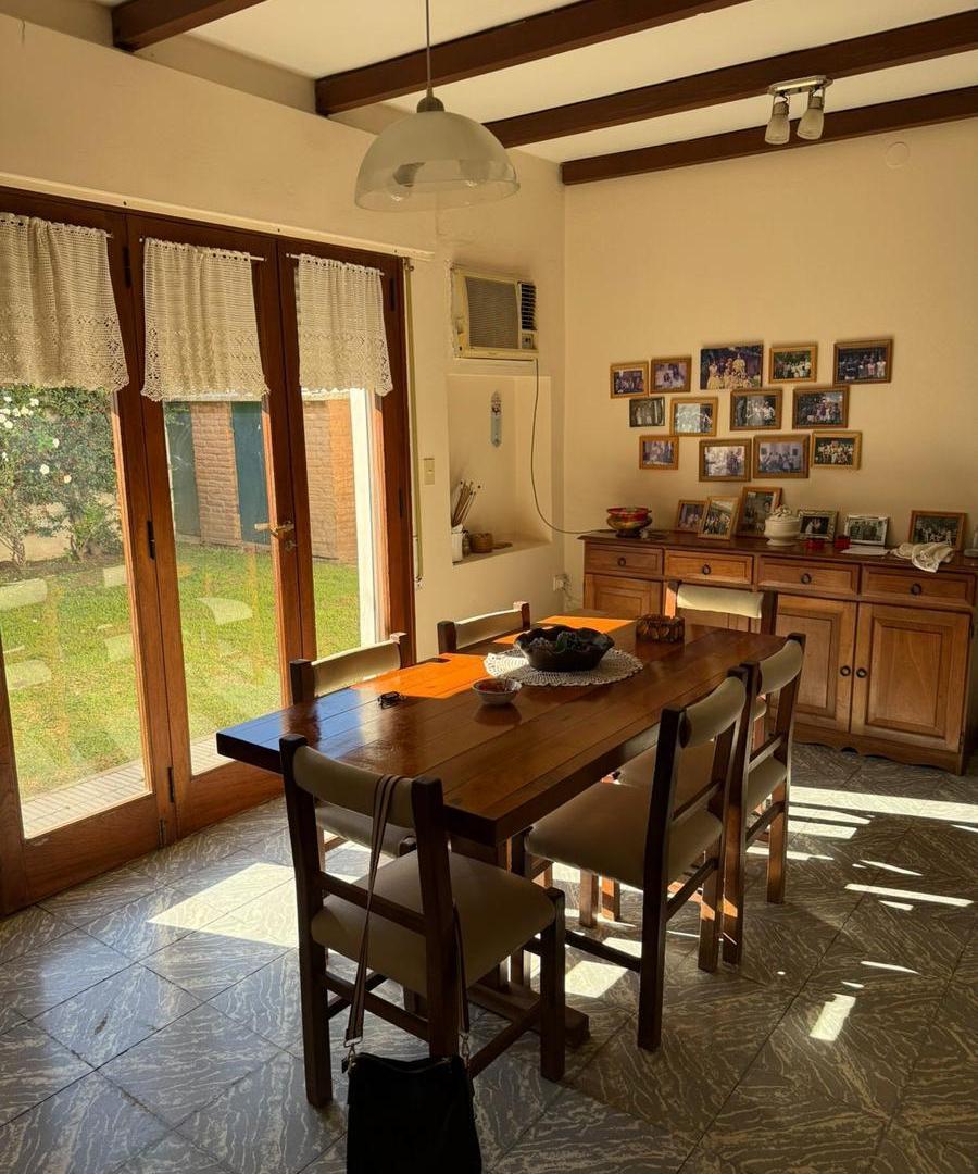Casa 4 dormitorios - jardin - cochera - Belgrano al 100 - Coronel Moldes