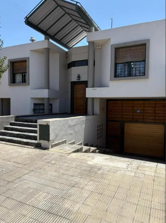 Casa -3 dormitorios- de 3 niveles- Humberto 1º al 3800- Barrio San Salvador 4