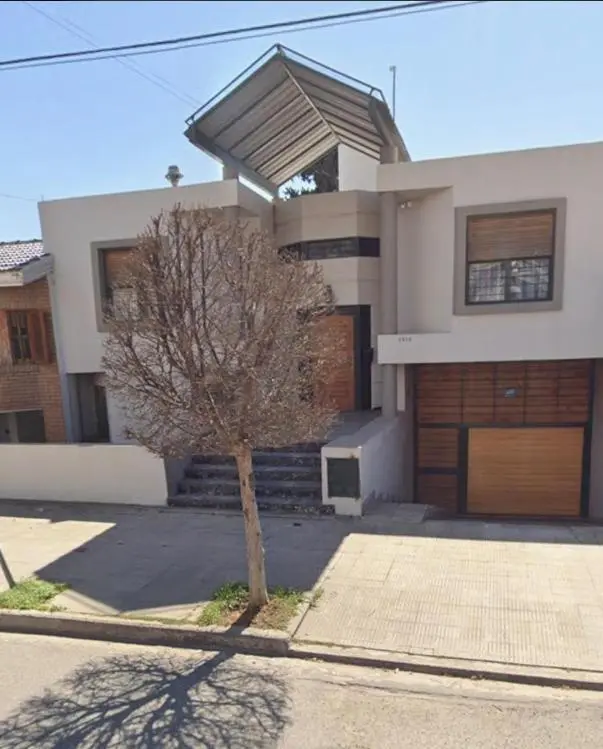 Casa -3 dormitorios- de 3 niveles- Humberto 1º al 3800- Barrio San Salvador 1