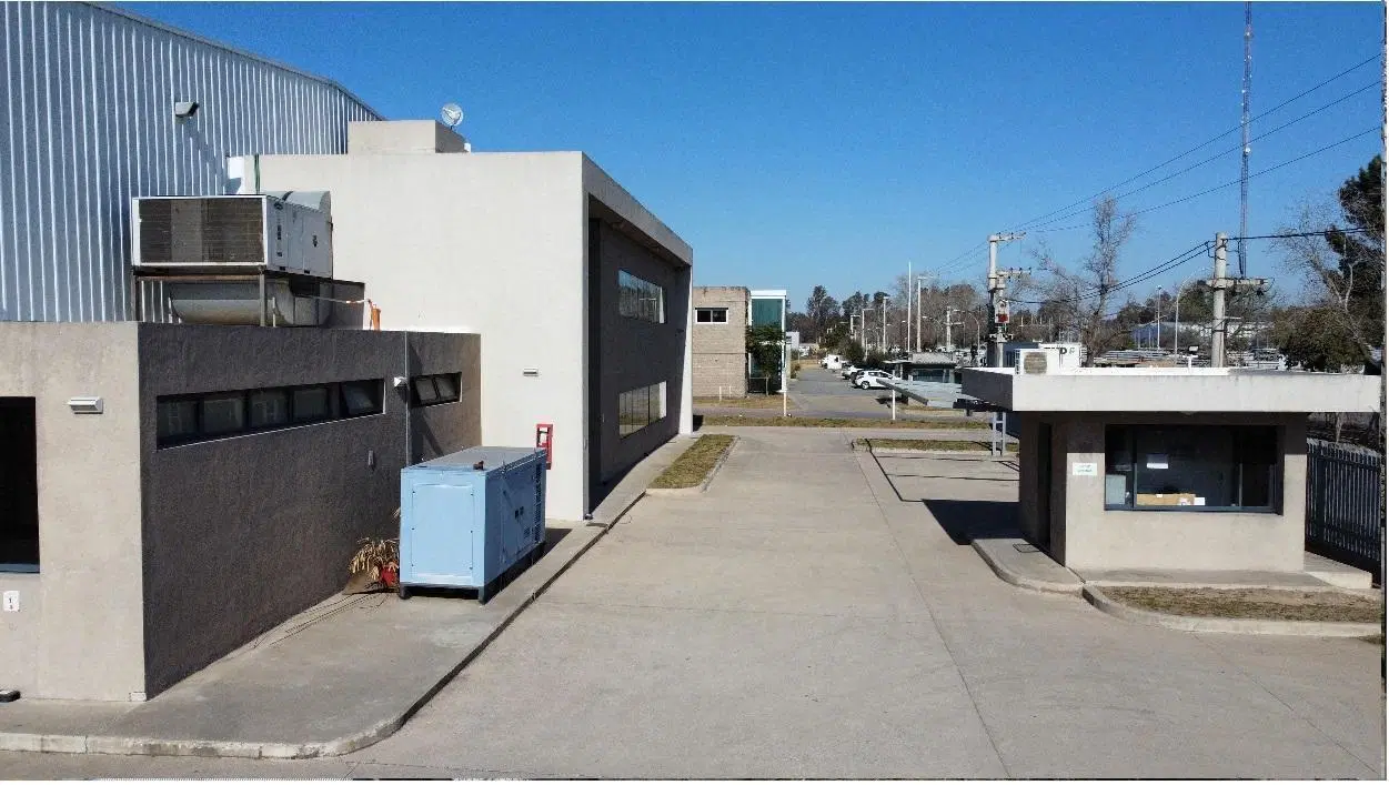 NAVE INDUSTRIAL - OPORTUNIDAD - B° FERREYRA 5