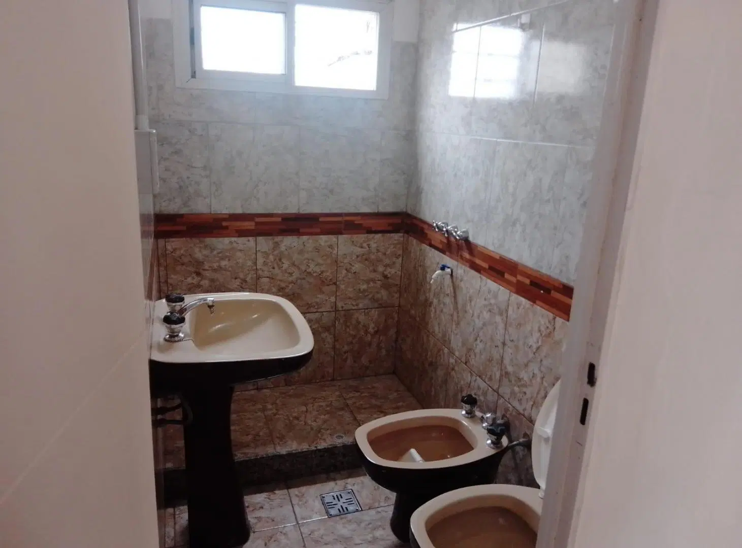 Casa 2 dormitorios - Cochera - Ingeniero Lopez al 100 - B° Alberdi 4