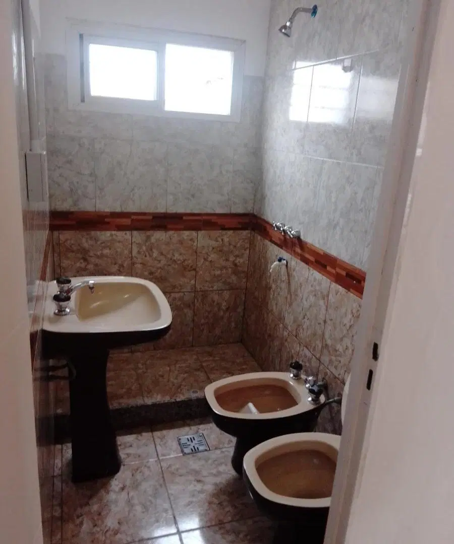 Casa 2 dormitorios - Cochera - Ingeniero Lopez al 100 - B° Alberdi 5