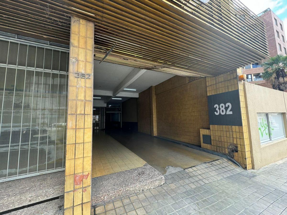 Foto de COCHERA EN VENTA - ZONA TRIBUNALES - BOLIVAR 300, imagen 2