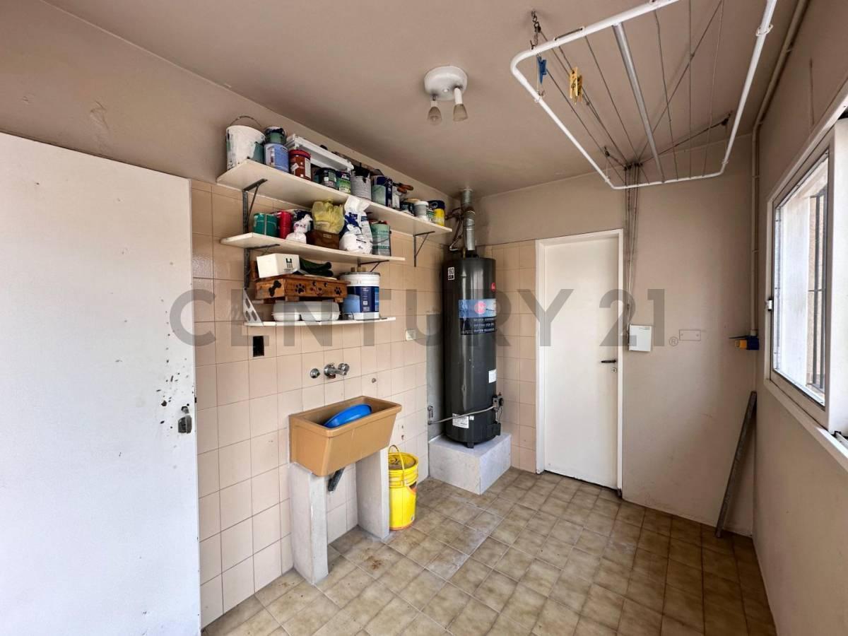 Venta Casa 5 Ambientes con Patio, Terraza y Cochera en Flores 3