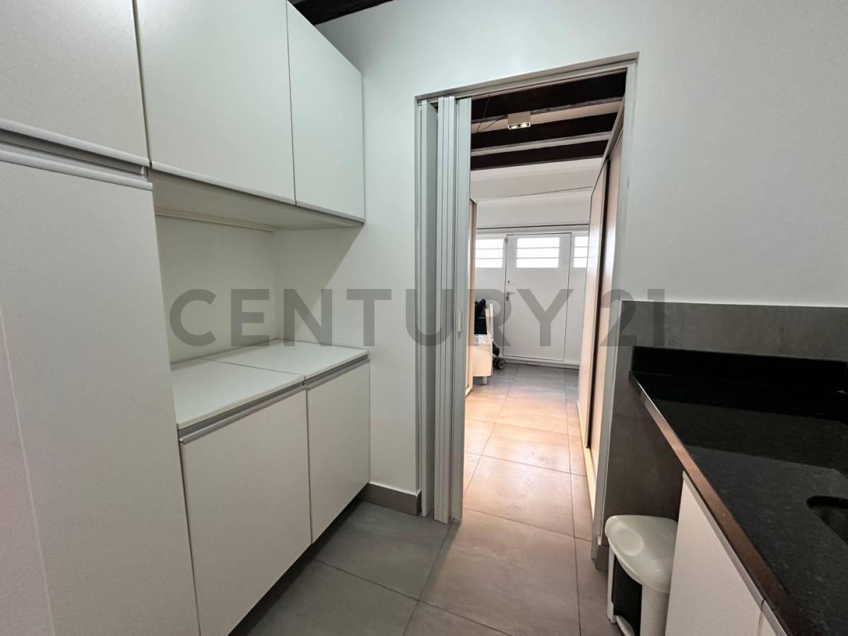 Venta Casa 5 Ambientes con Patio, Terraza y Cochera en Flores 4