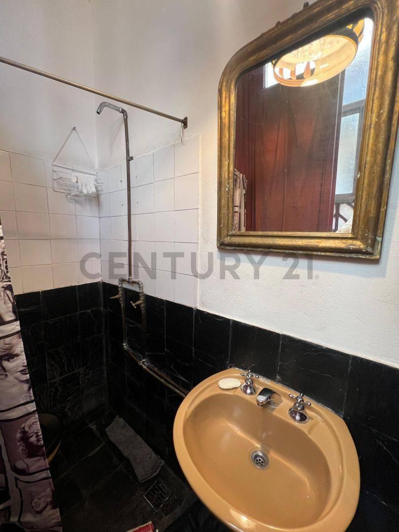 Venta Departamento Piso 6 Ambientes en Balvanera 5