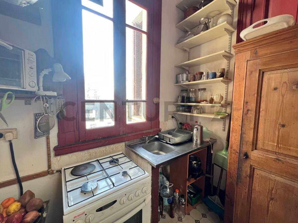 Venta Departamento Piso 6 Ambientes en Balvanera 2