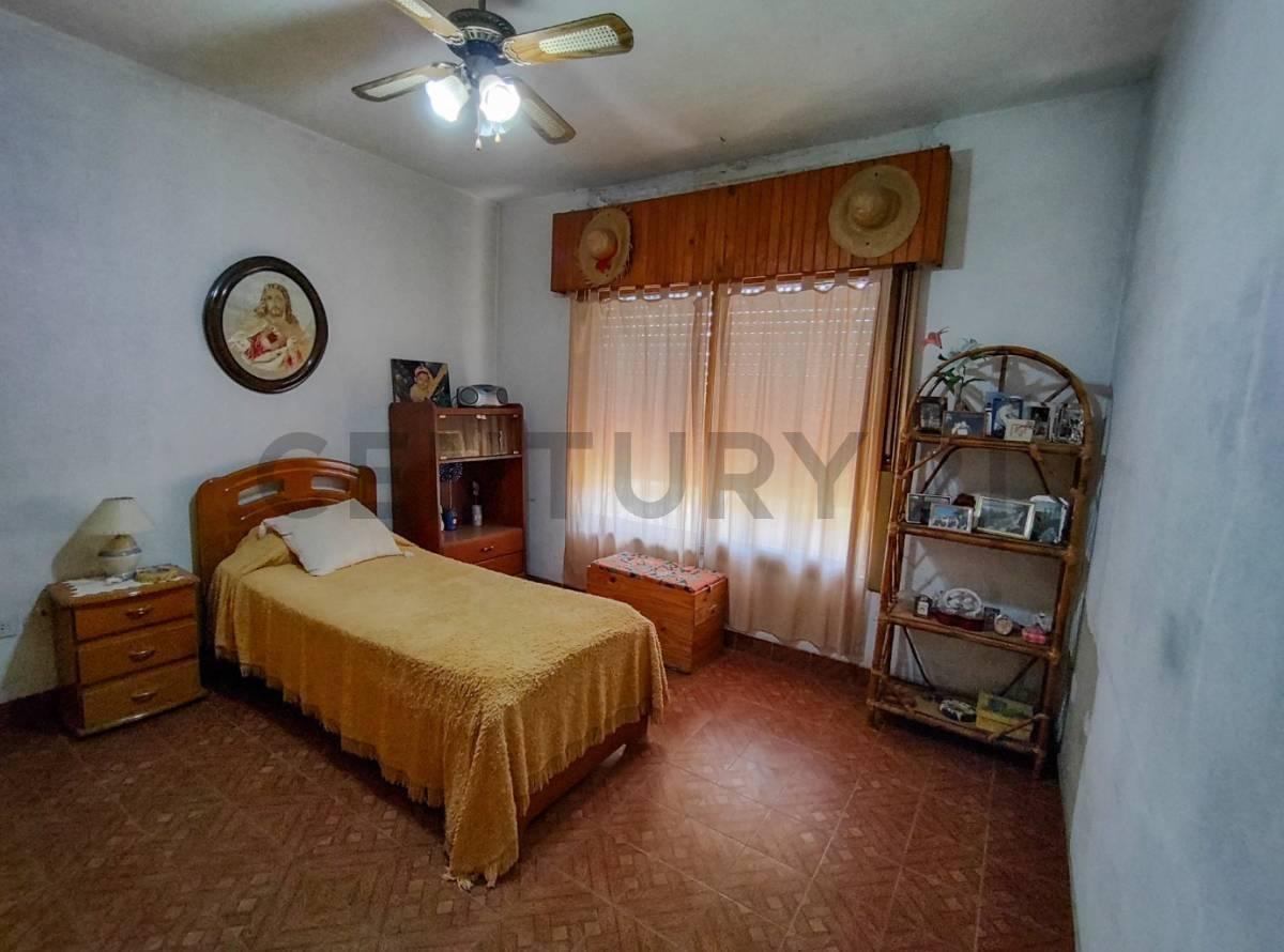 Venta Casa en Bloque 6 Ambientes - Merlo 3