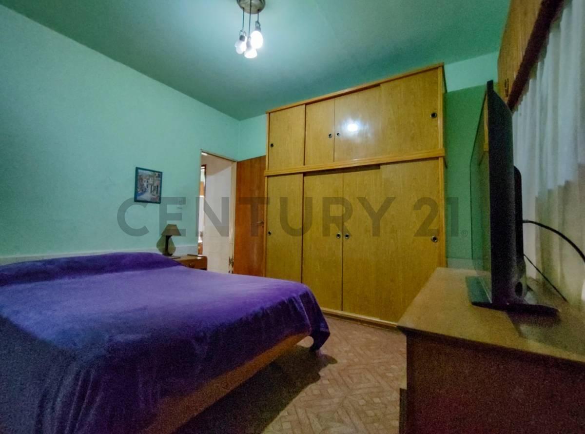 Venta Casa en Bloque 6 Ambientes - Merlo 2