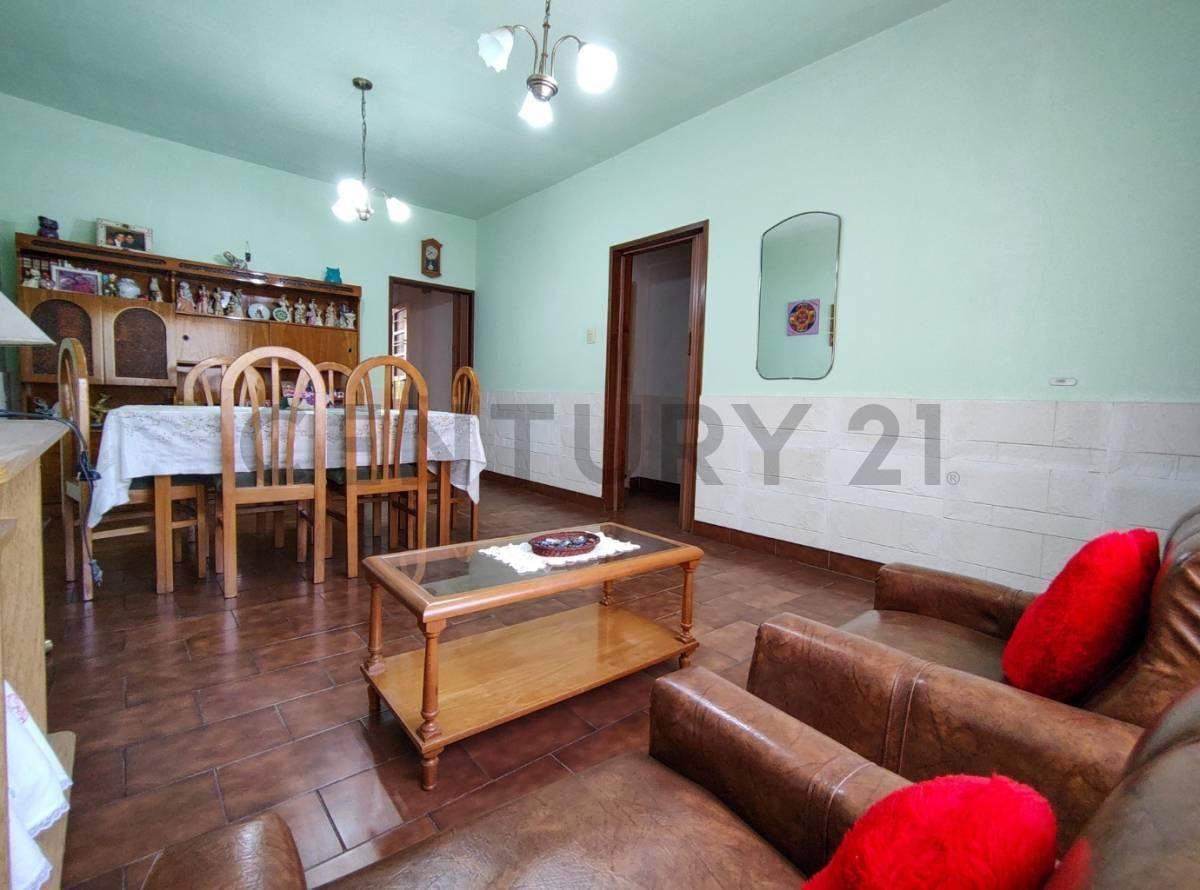 Venta Casa en Bloque 6 Ambientes - Merlo 5