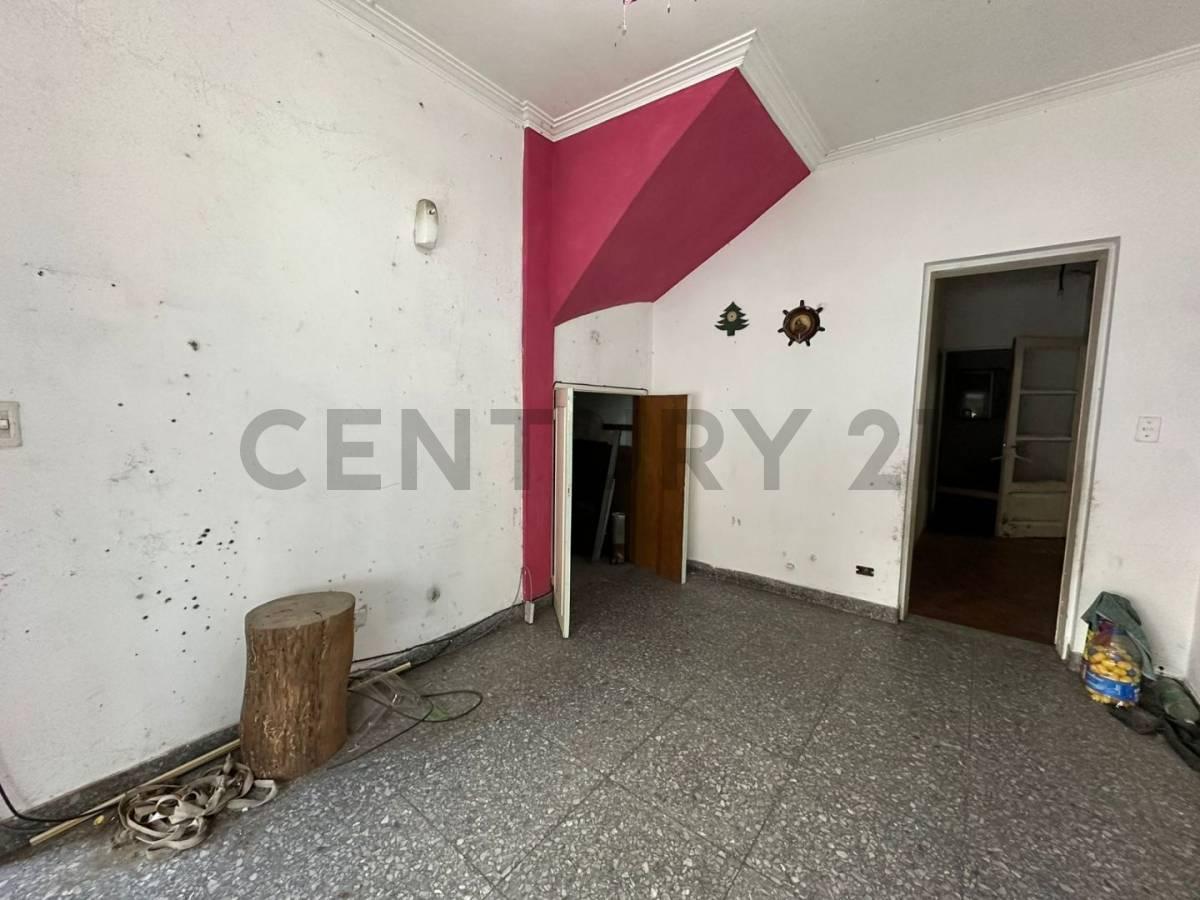 Venta Casa 6 Ambientes con Patio, Terraza, Garage a Reciclar - Villa Luro 4