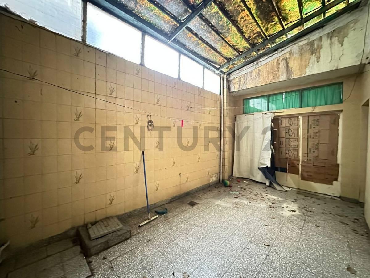 Venta Casa 6 Ambientes con Patio, Terraza, Garage a Reciclar - Villa Luro 3