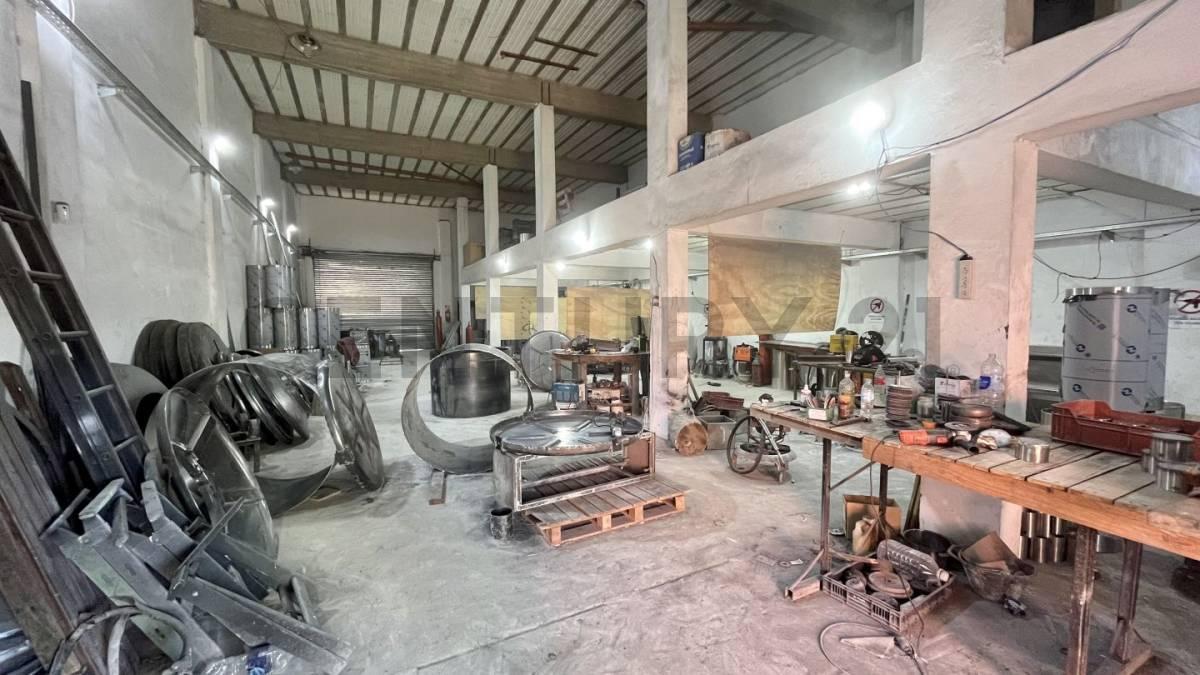 Venta Galpon, Entrepiso y Patio // Muñiz 4