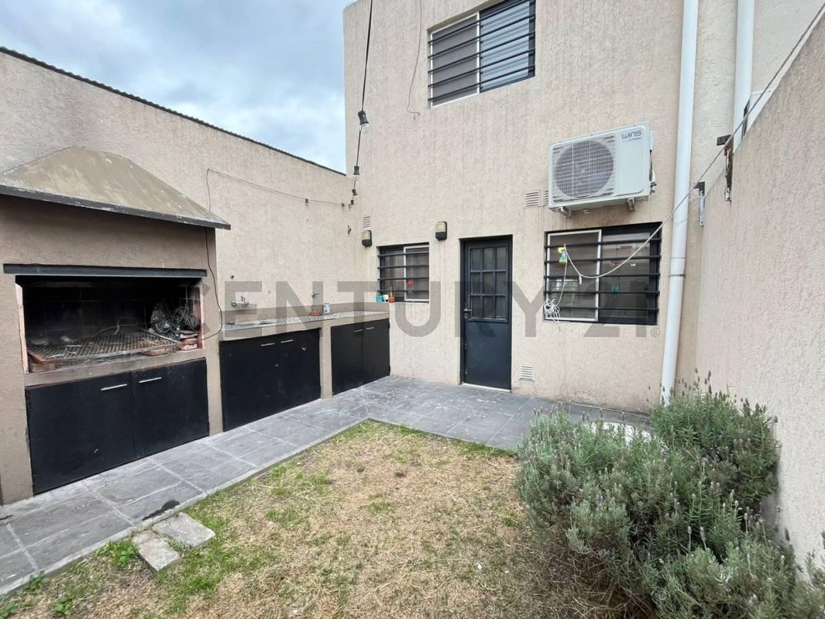 Venta Triplex 3 Amb + Cochera + Patio // Apto Credito 4