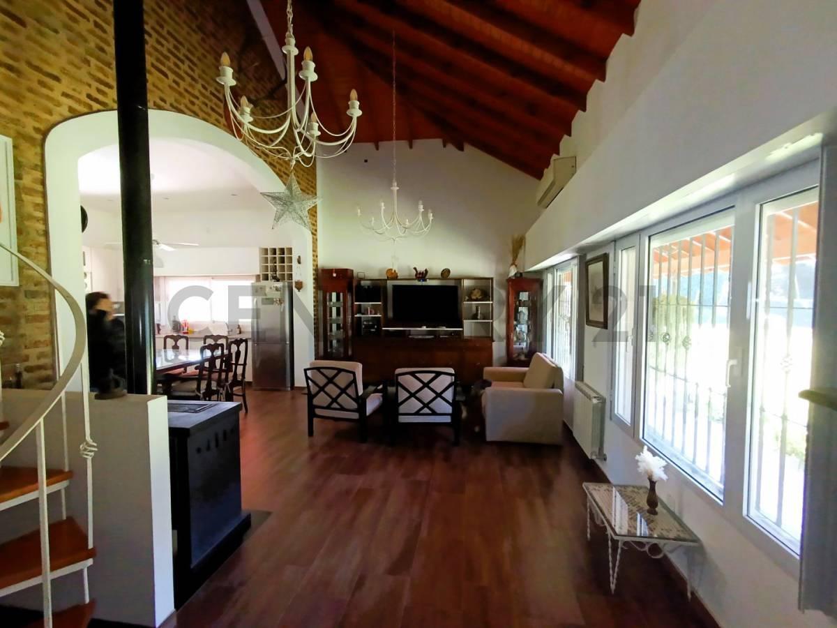 Casa en Venta en Mercedes 4 Ambientes Sobre Lote de 5500 m 5
