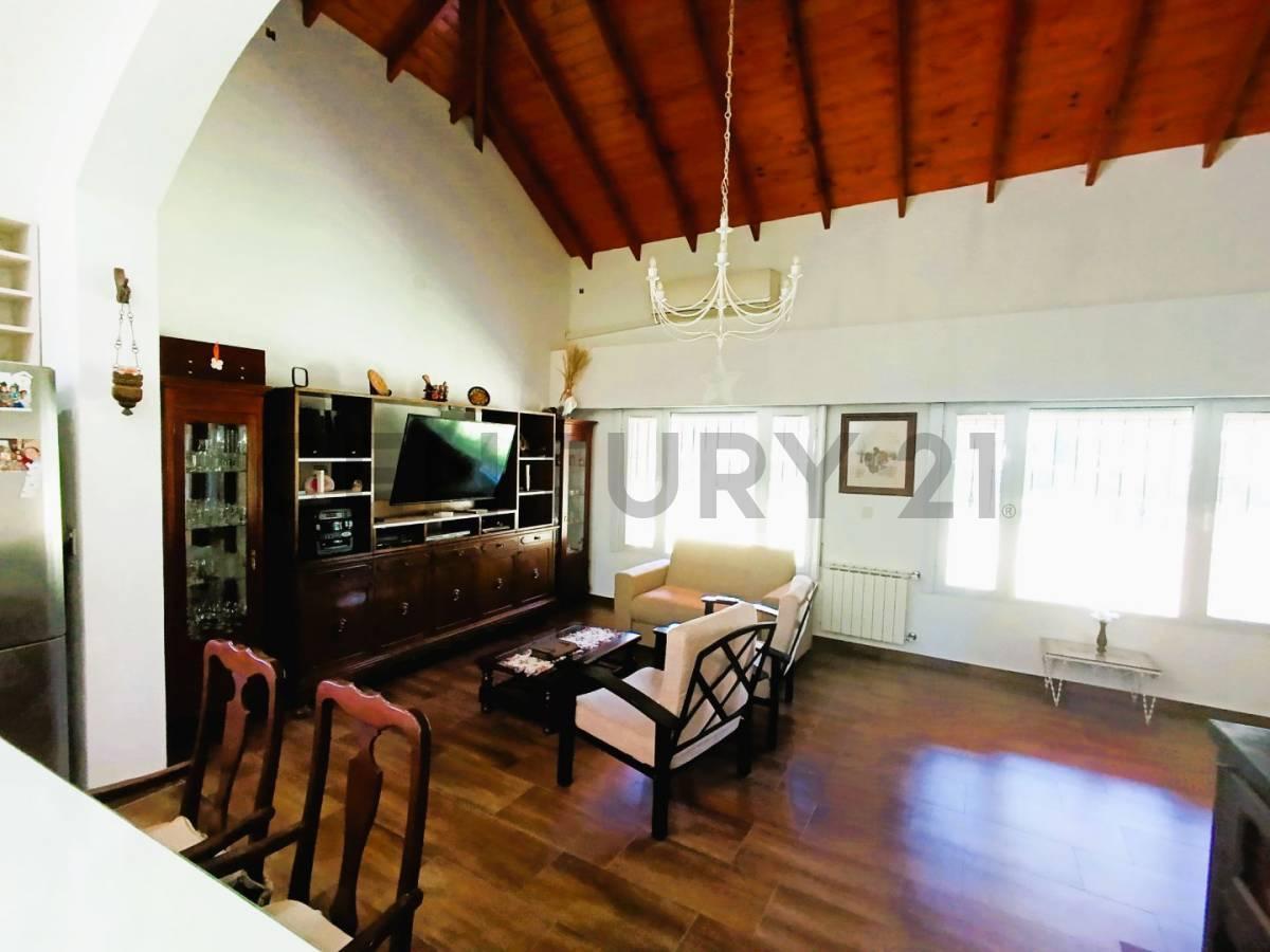 Casa en Venta en Mercedes 4 Ambientes Sobre Lote de 5500 m 1