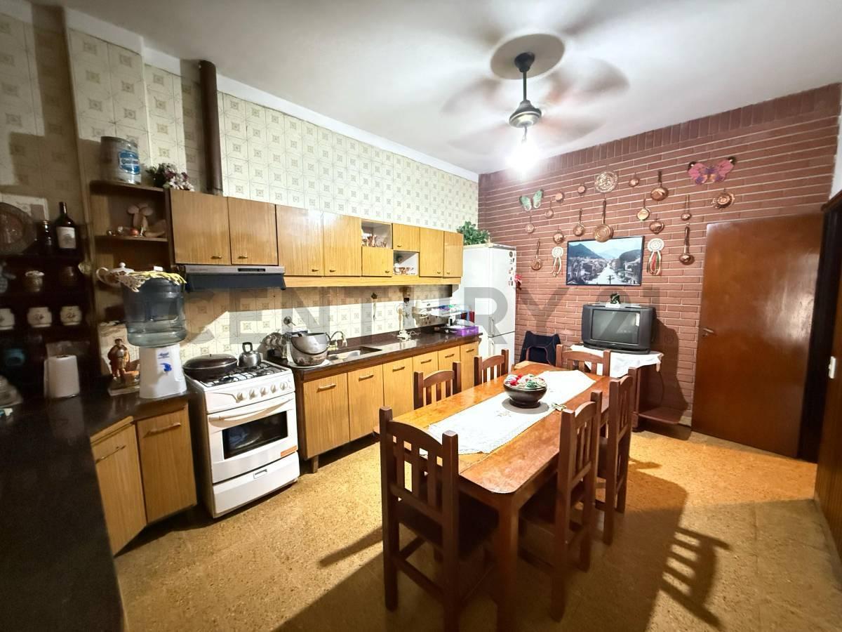 Venta Casa 5 Ambientes Villa Tesei 2