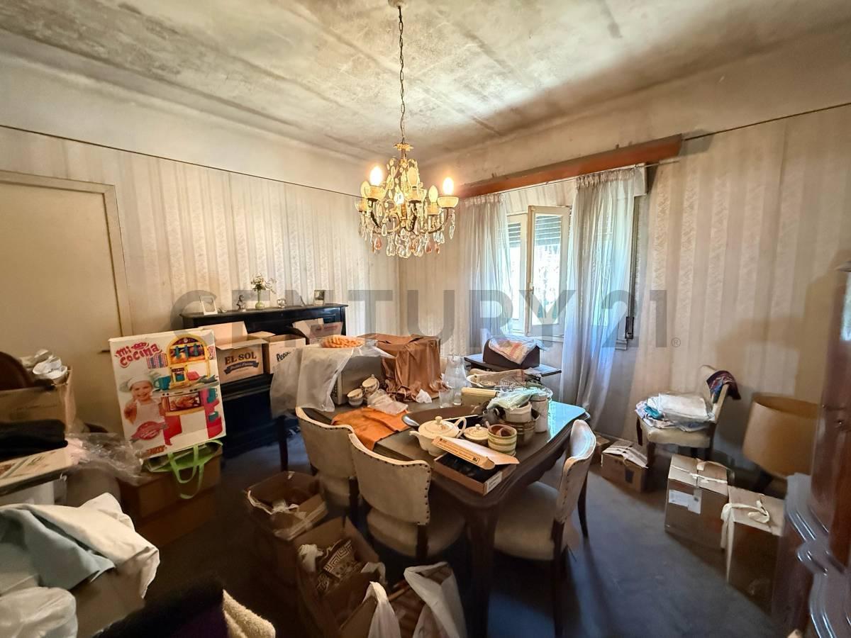 Venta Casa a Reciclar con Local Hurlingham 4