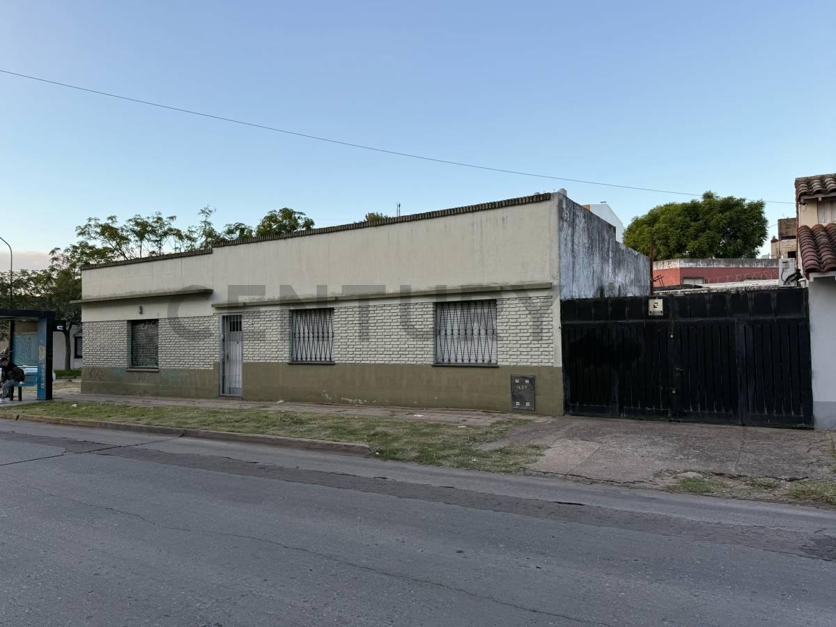 Venta Casa a Reciclar con Local Hurlingham 2
