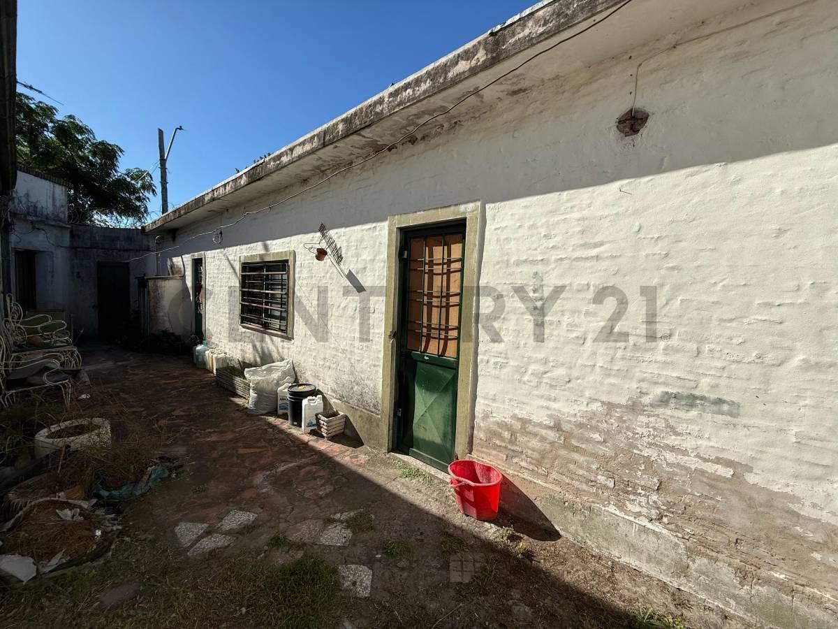 Venta Casa a Reciclar con Local Hurlingham 1