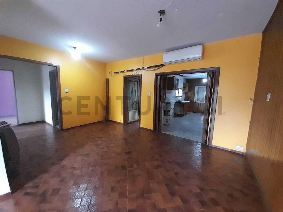 Foto de VENTA CASA 4 AMB + GALPON + LOCAL, imagen 5