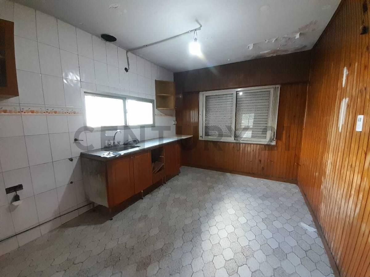 Foto de VENTA CASA 4 AMB + GALPON + LOCAL, imagen 2