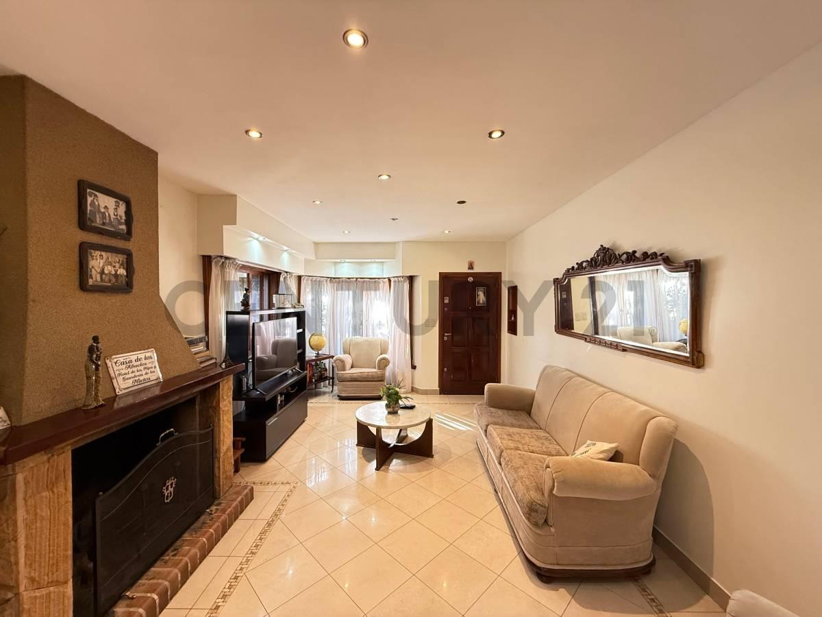 Venta Casa 6 Ambientes con Piscina Hurlingham Permuta 2