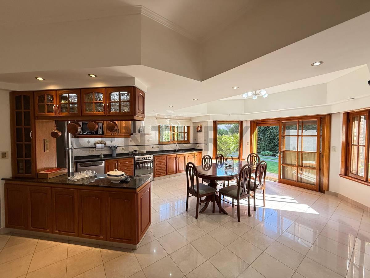 Venta Casa 6 Ambientes con Piscina Hurlingham Permuta 4