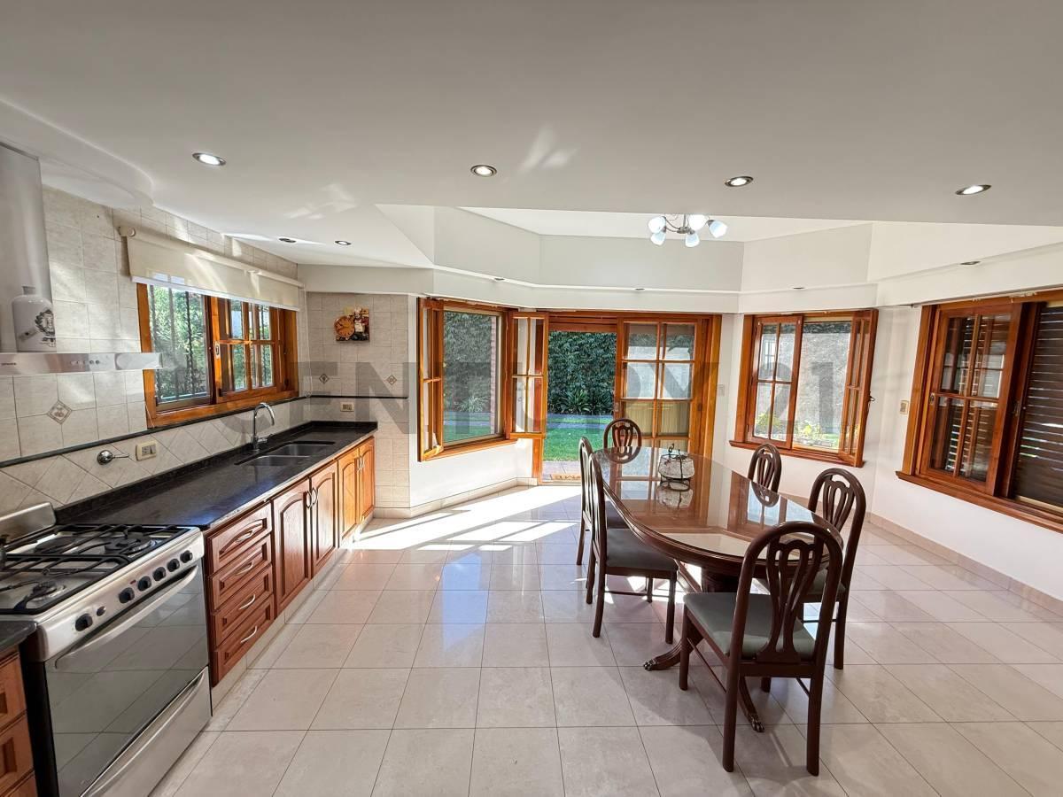Venta Casa 6 Ambientes con Piscina Hurlingham Permuta 1