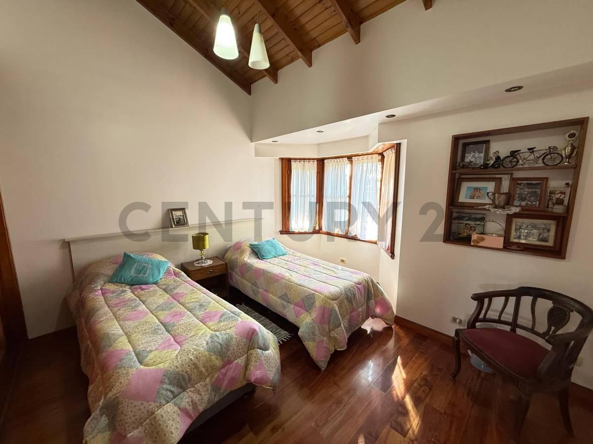 Venta Casa 6 Ambientes con Piscina Hurlingham Permuta 1