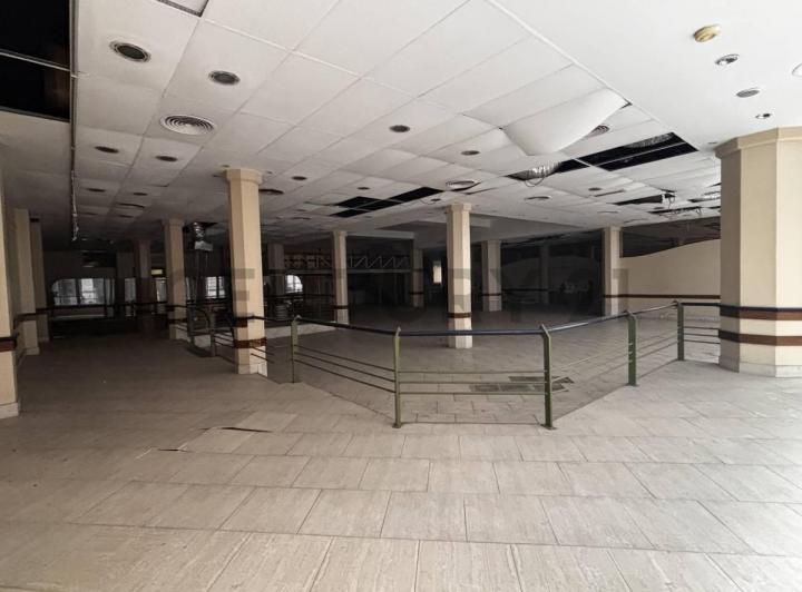 Foto de Alquiler Oficina 687 m² – Edificio Histórico en Galería Güemes, Vista a, imagen 3